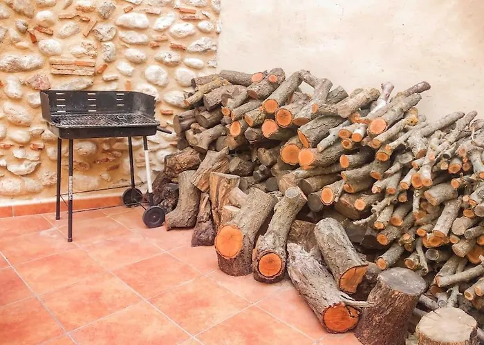 Ca Toni. Agradable Casa Rural Con Chimenea .